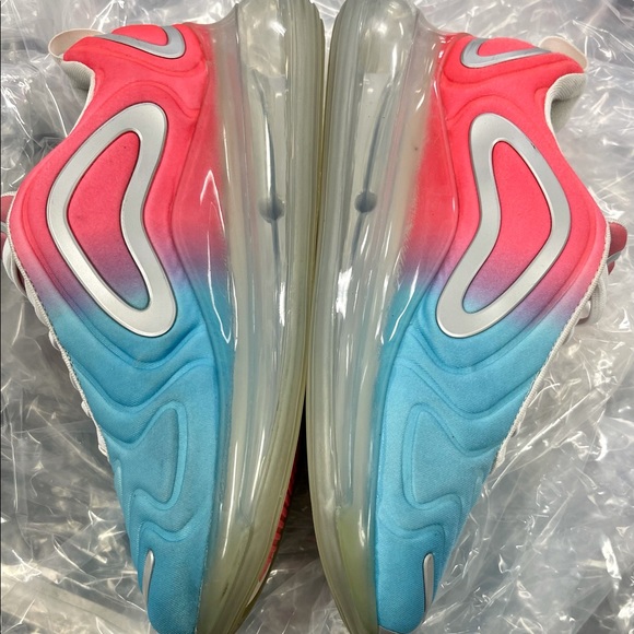 Woman’s Nike Air Max 720 in Pink Sea, size (10) - Picture 3 of 8